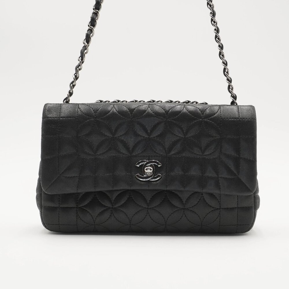 Pre-owned CHANEL Black Quilted Lambskin Lady Graphic Flap Bag